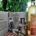 Villa Unfiltered - Kitchen, Wine And Hideaway *