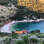 Villa Unfiltered - Kitchen, Wine And Hideaway