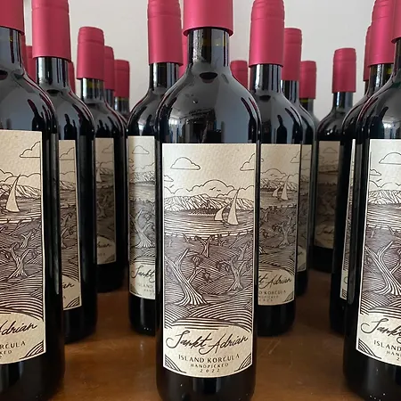 Unfiltered - Kitchen, Wine And Hideaway Willa Lumbarda