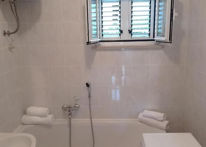 Unfiltered - Kitchen, Wine And Hideaway Villa *
