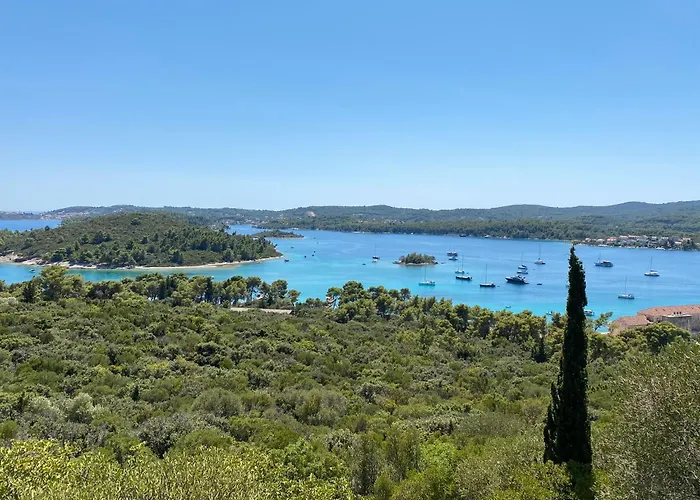 Unfiltered - Kitchen, Wine And Hideaway * Lumbarda