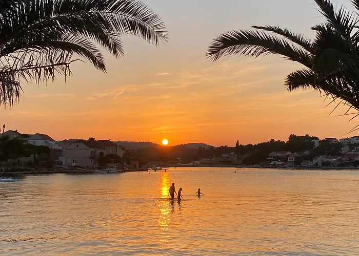 Villa Unfiltered - Kitchen, Wine And Hideaway *